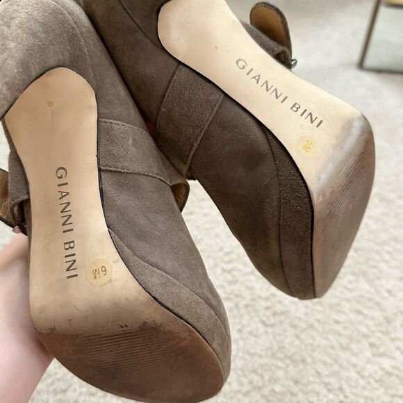 Gianni Bini Green Suede Mary Jane Heels - Picture 10 of 14